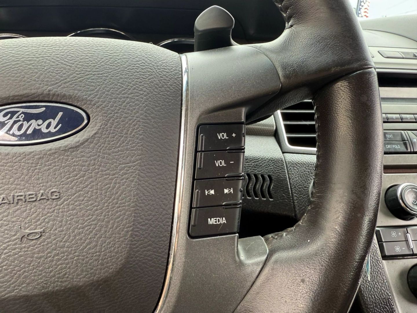 2012 Ford Taurus - Image 28