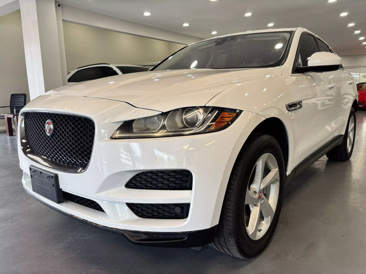 2018 Jaguar F-pace 30t Premium Sport Utility 4d - Image 3