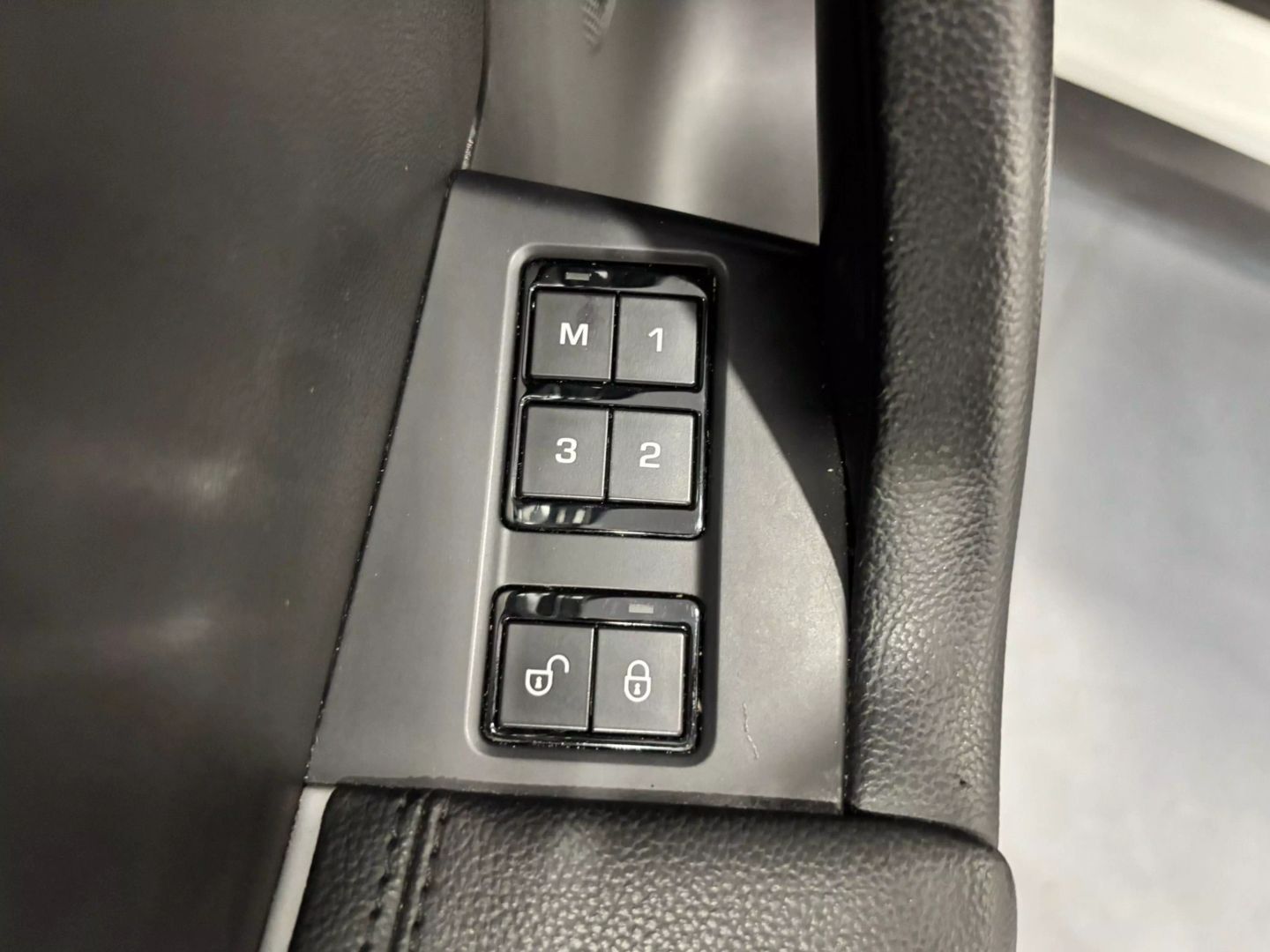 2018 Jaguar F-pace 30t Premium Sport Utility 4d - Image 32
