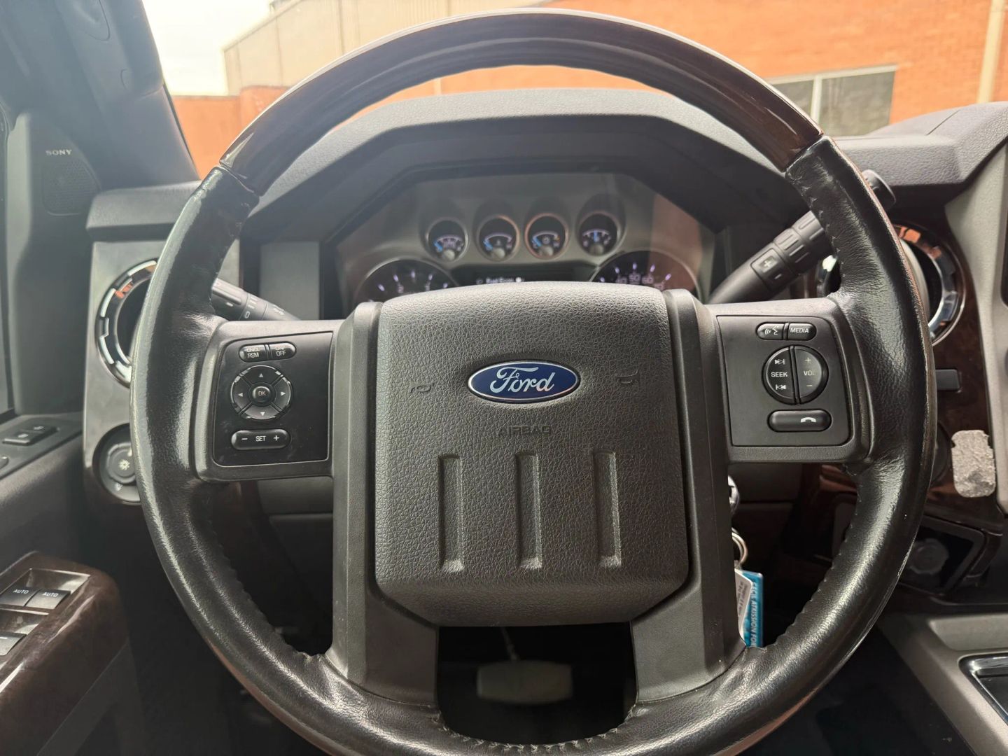 2015 Ford F250 Super Duty Crew Cab - Image 23