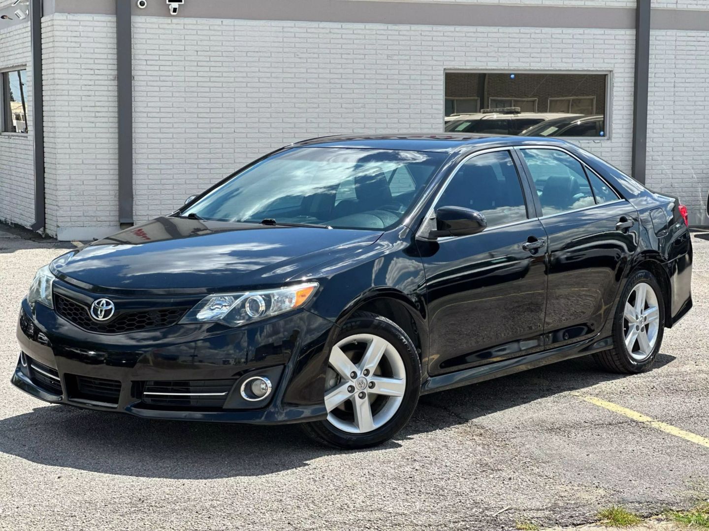 2014 Toyota Camry - Image 2