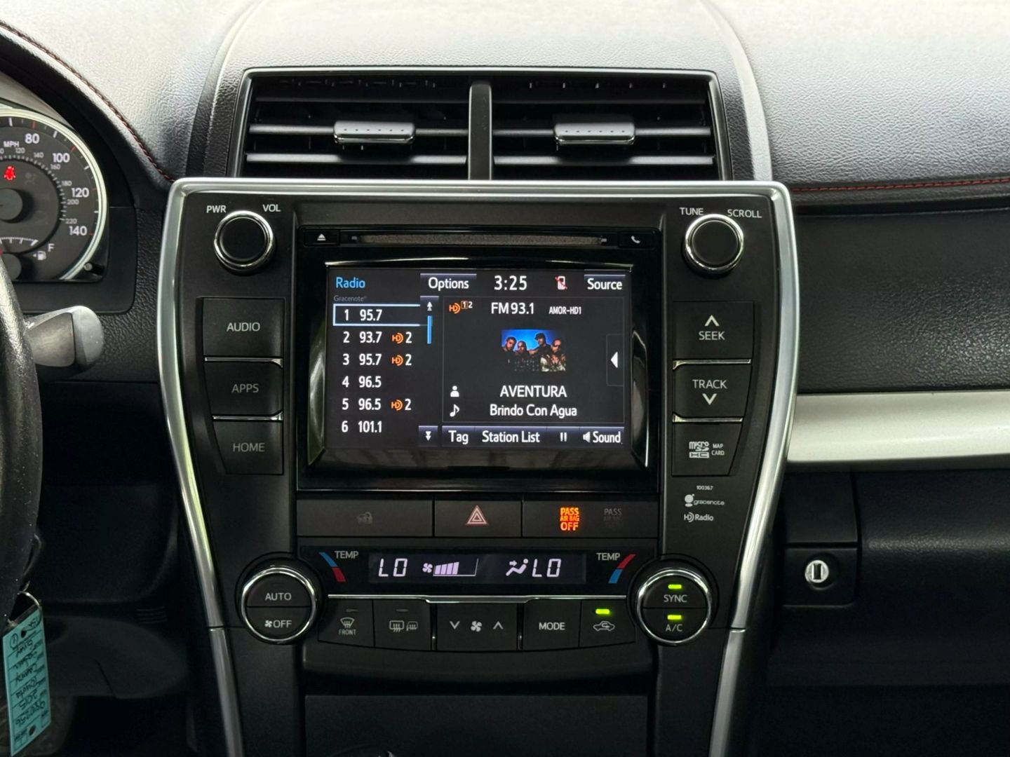 2015 Toyota Camry - Image 28