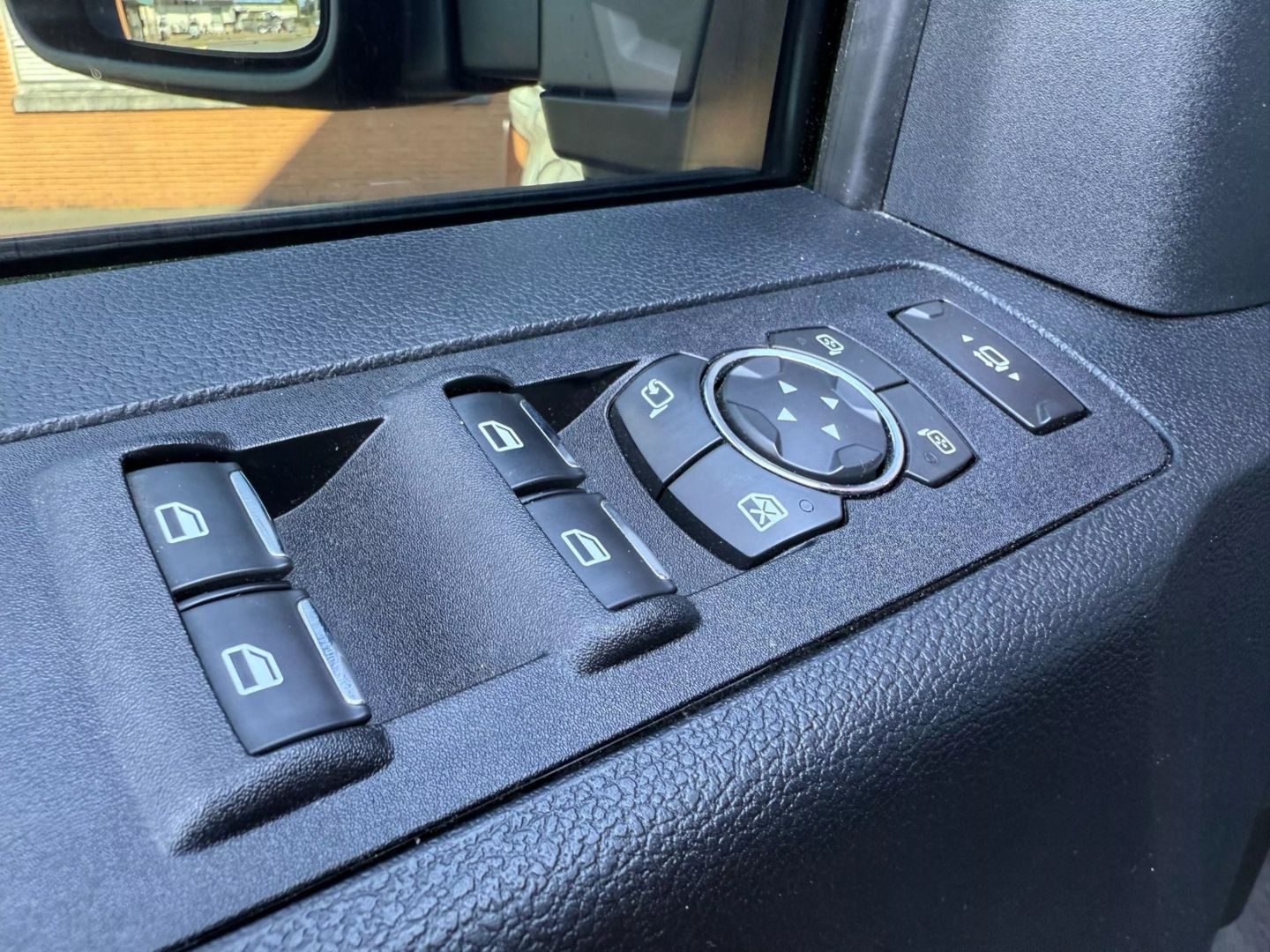 2020 Ford F250 Super Duty Crew Cab - Image 13