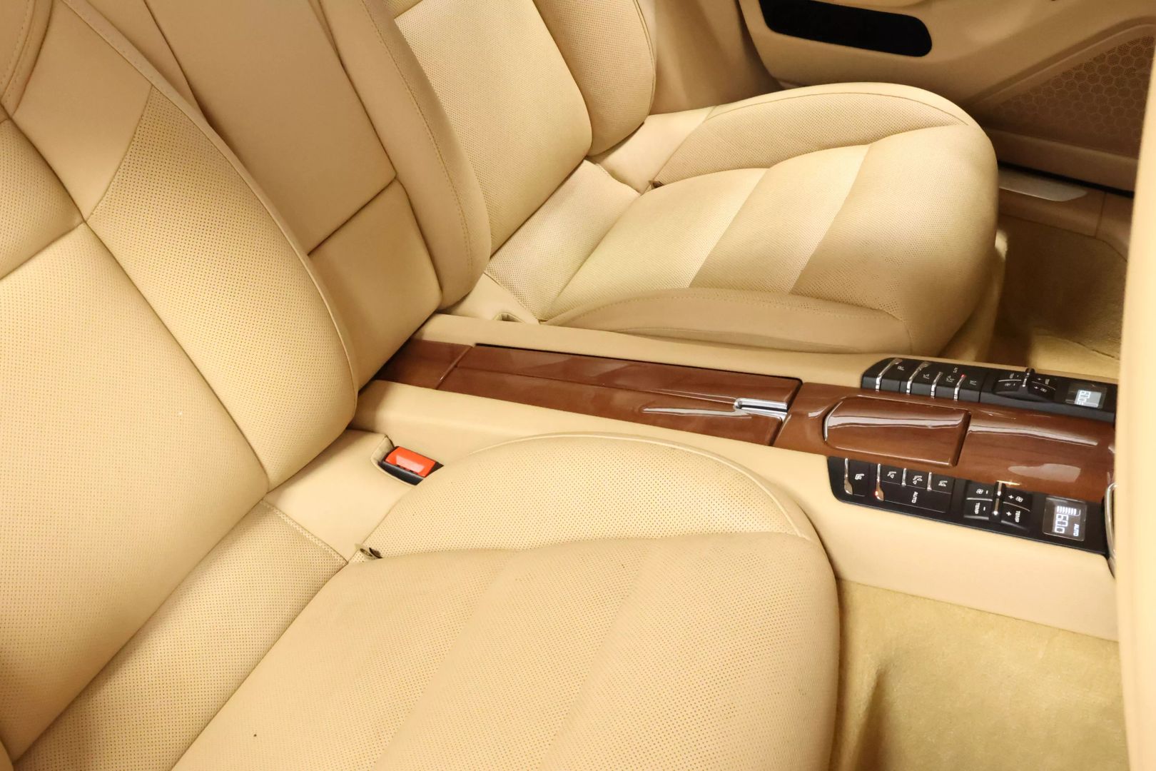 2014 Porsche Panamera - Image 84