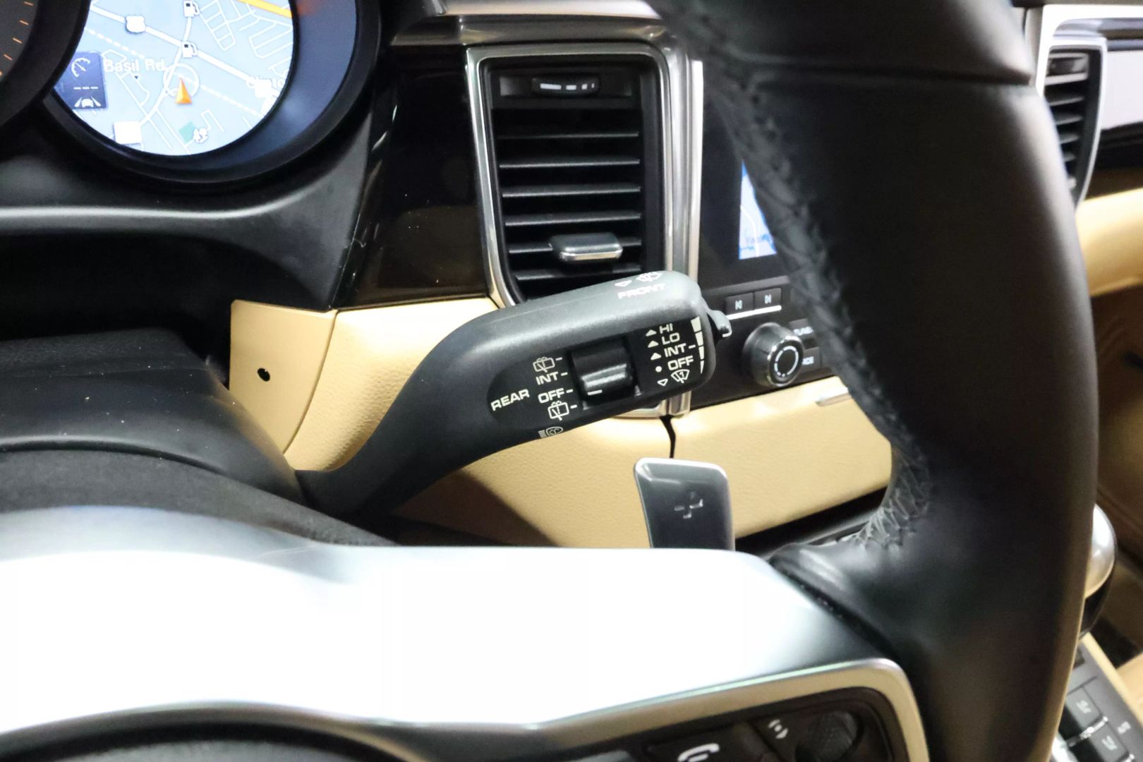 2017 Porsche Macan - Image 29
