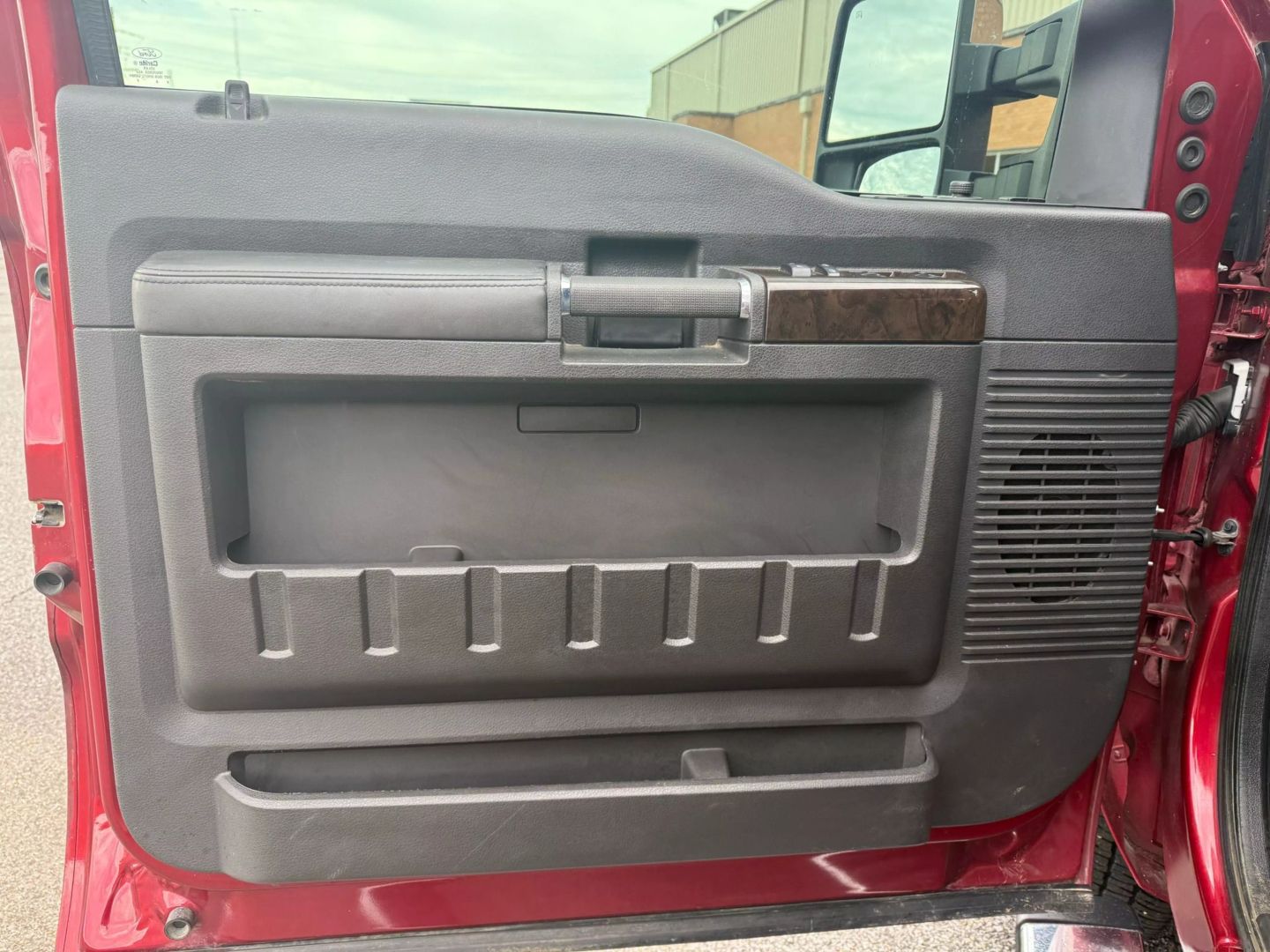 2015 Ford F250 Super Duty Crew Cab - Image 11