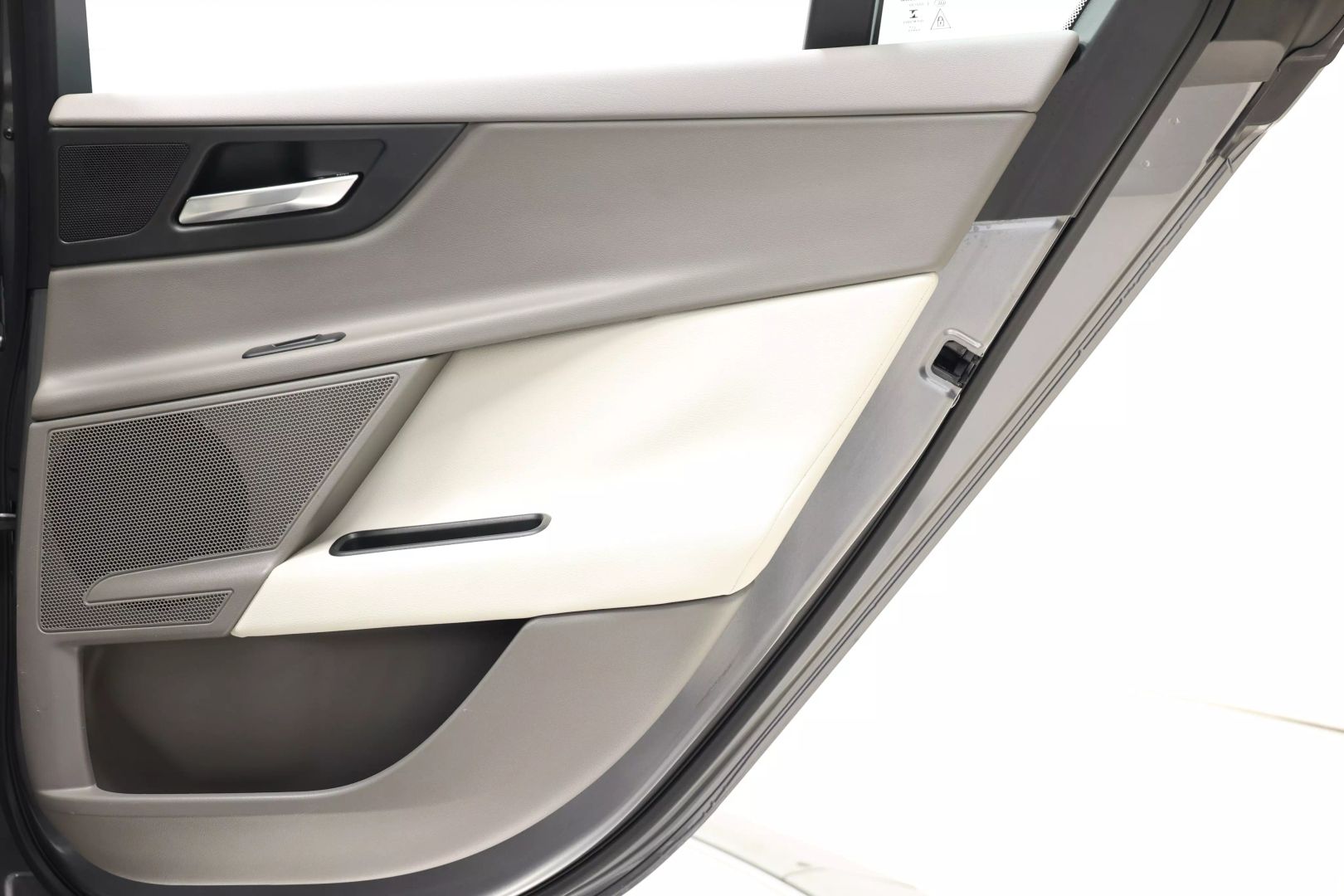 2019 Jaguar Xe - Image 66