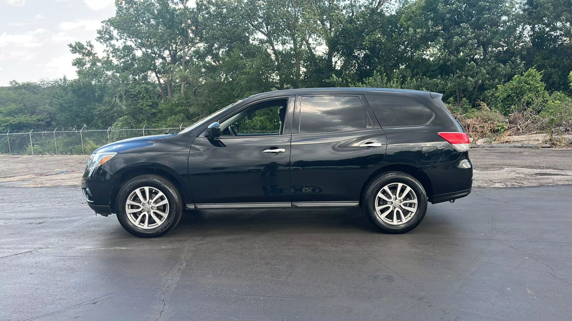 Used 2014 Nissan Pathfinder S with VIN 5N1AR2MM9EC698161 for sale in Northmoor, MO