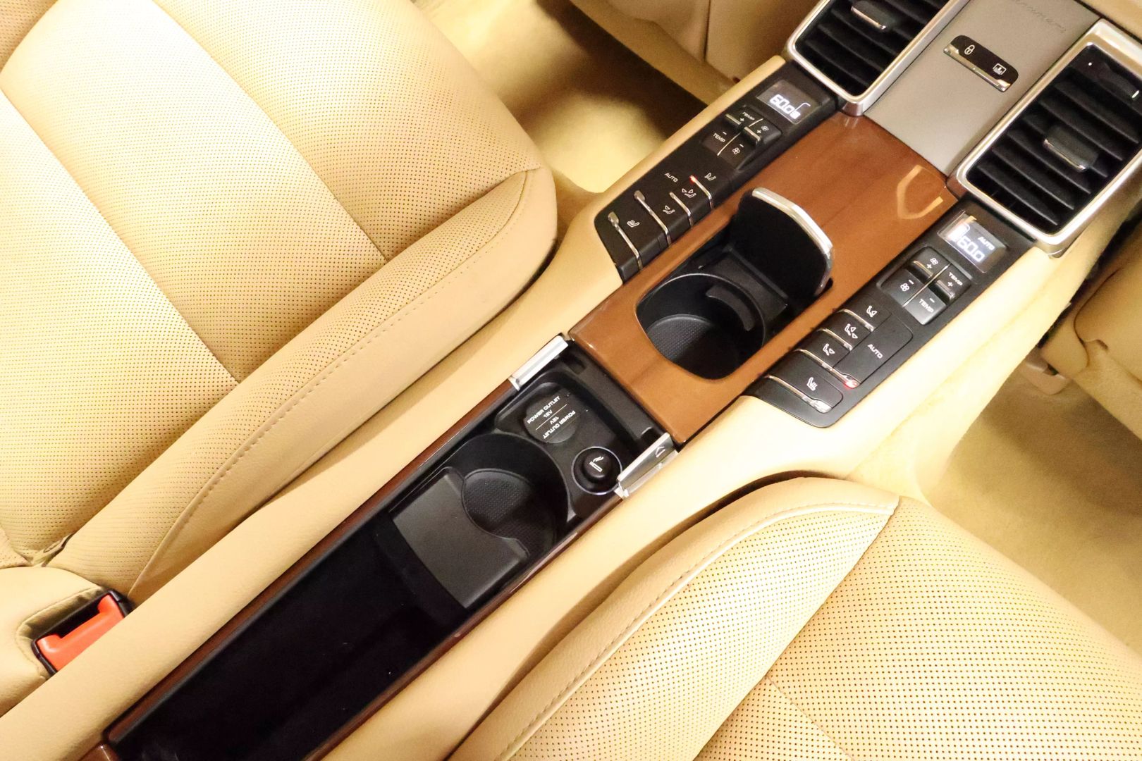 2014 Porsche Panamera - Image 90