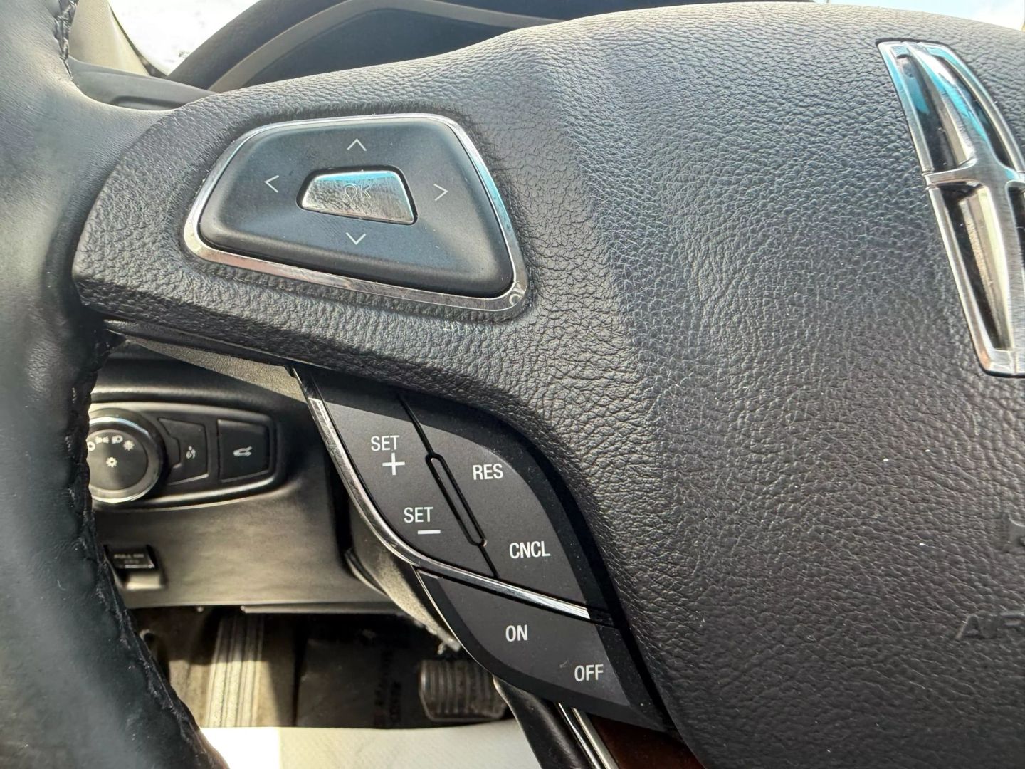 2016 Lincoln Mkz - Image 30