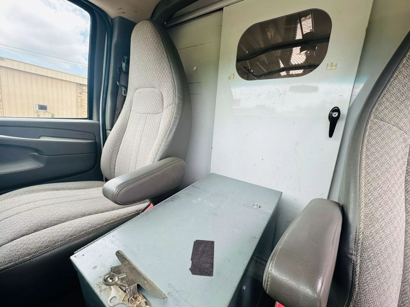 2014 Chevrolet Express Commercial Cutaway - Image 17