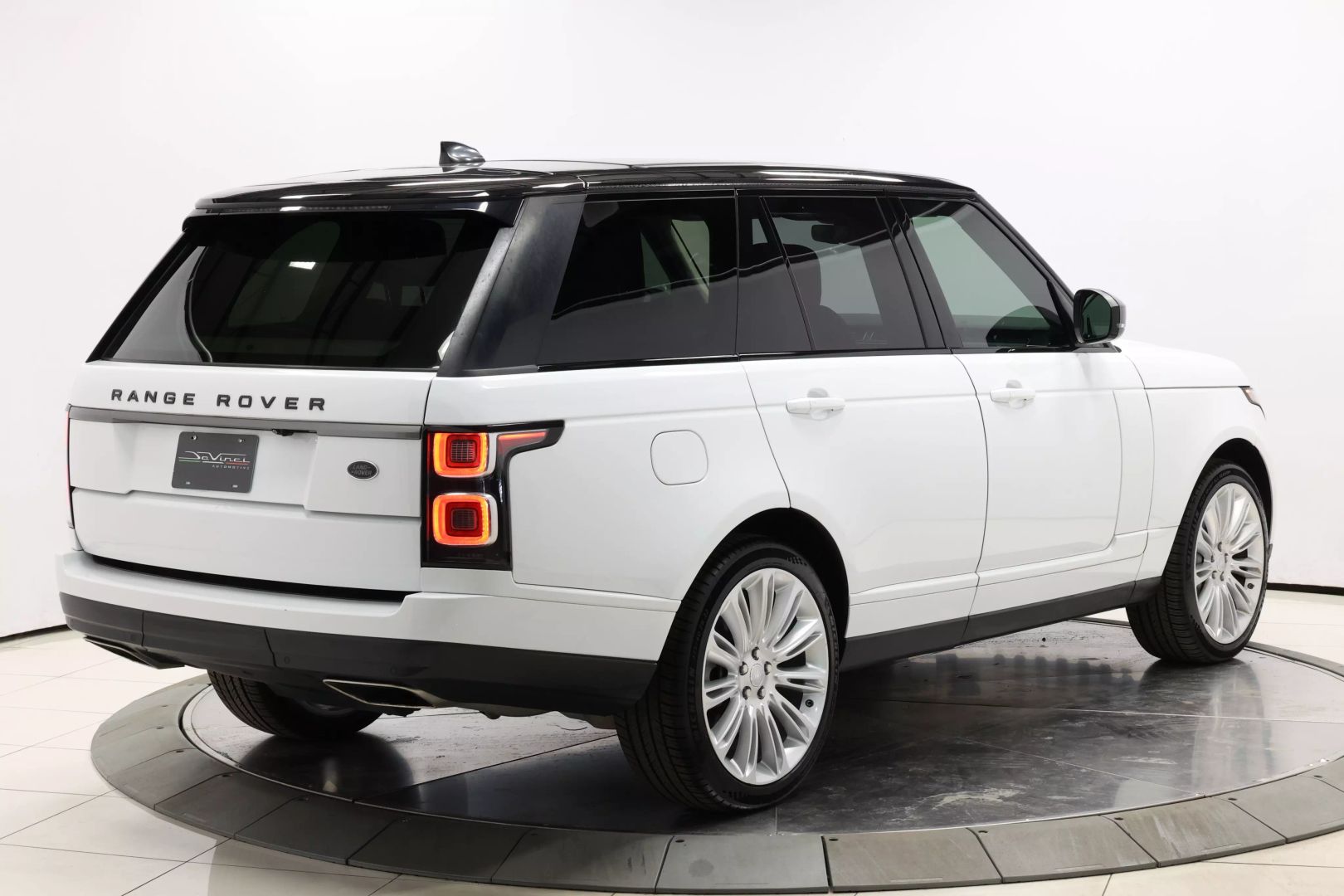 2018 Land Rover Range Rover - Image 4