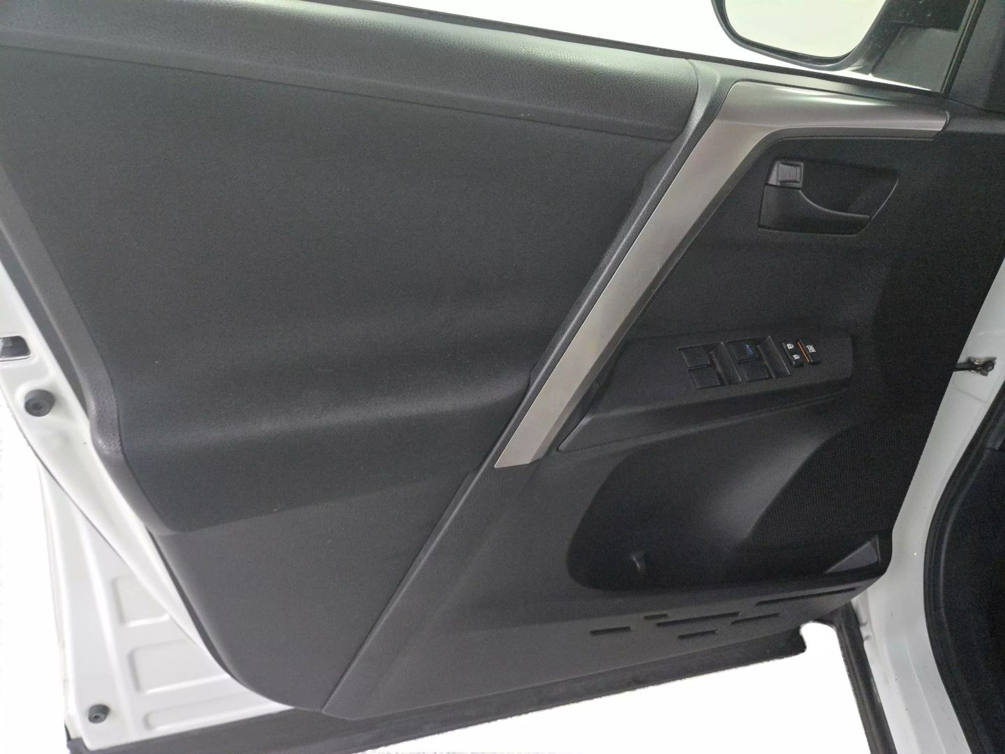2018 Toyota Rav4 - Image 20