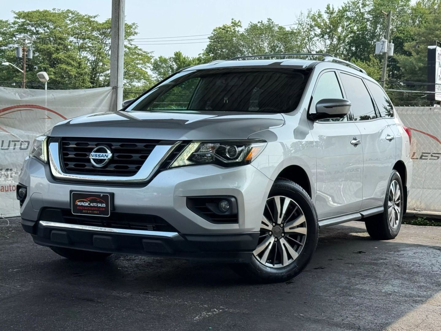 2017 Nissan Pathfinder - Image 1