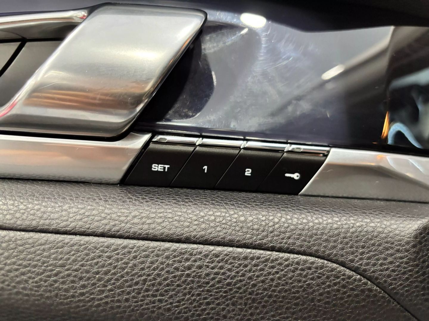 2014 Porsche Panamera S E-hybrid Sedan 4d - Image 31