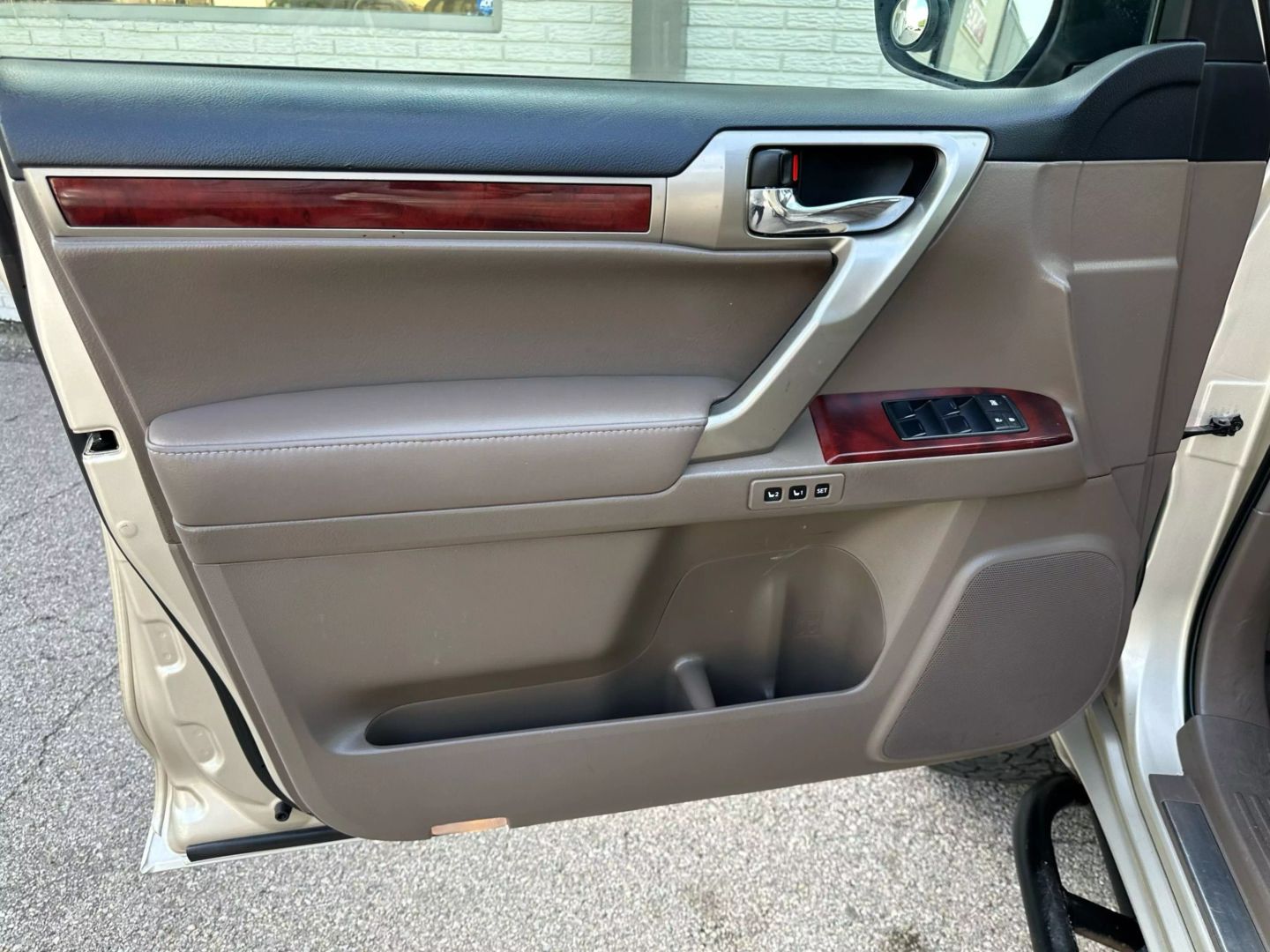 2012 Lexus Gx - Image 16