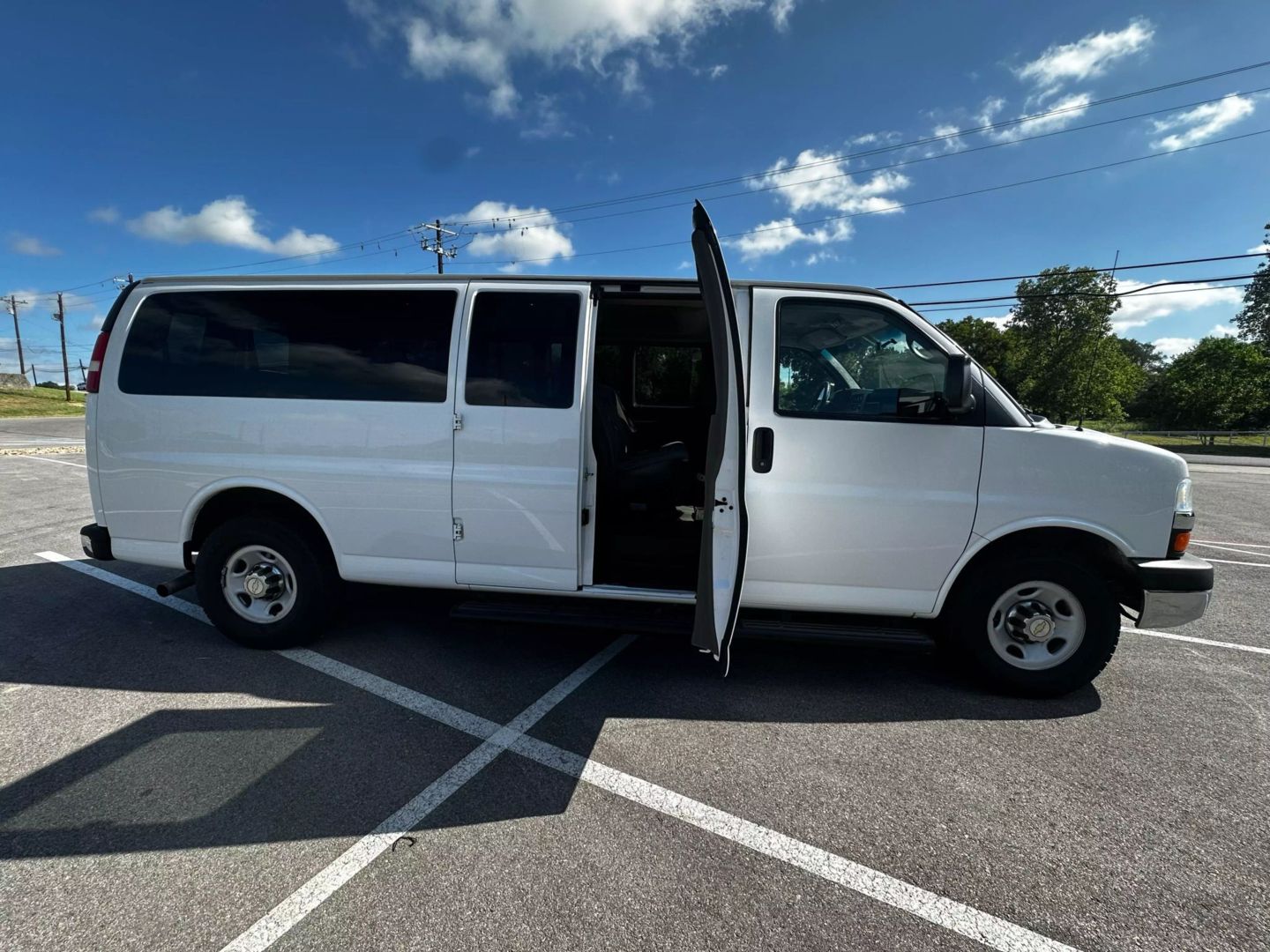 2014 Chevrolet Express 3500 Passenger - Image 7