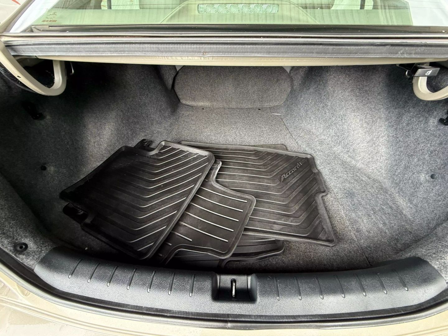 2015 Honda Accord - Image 20