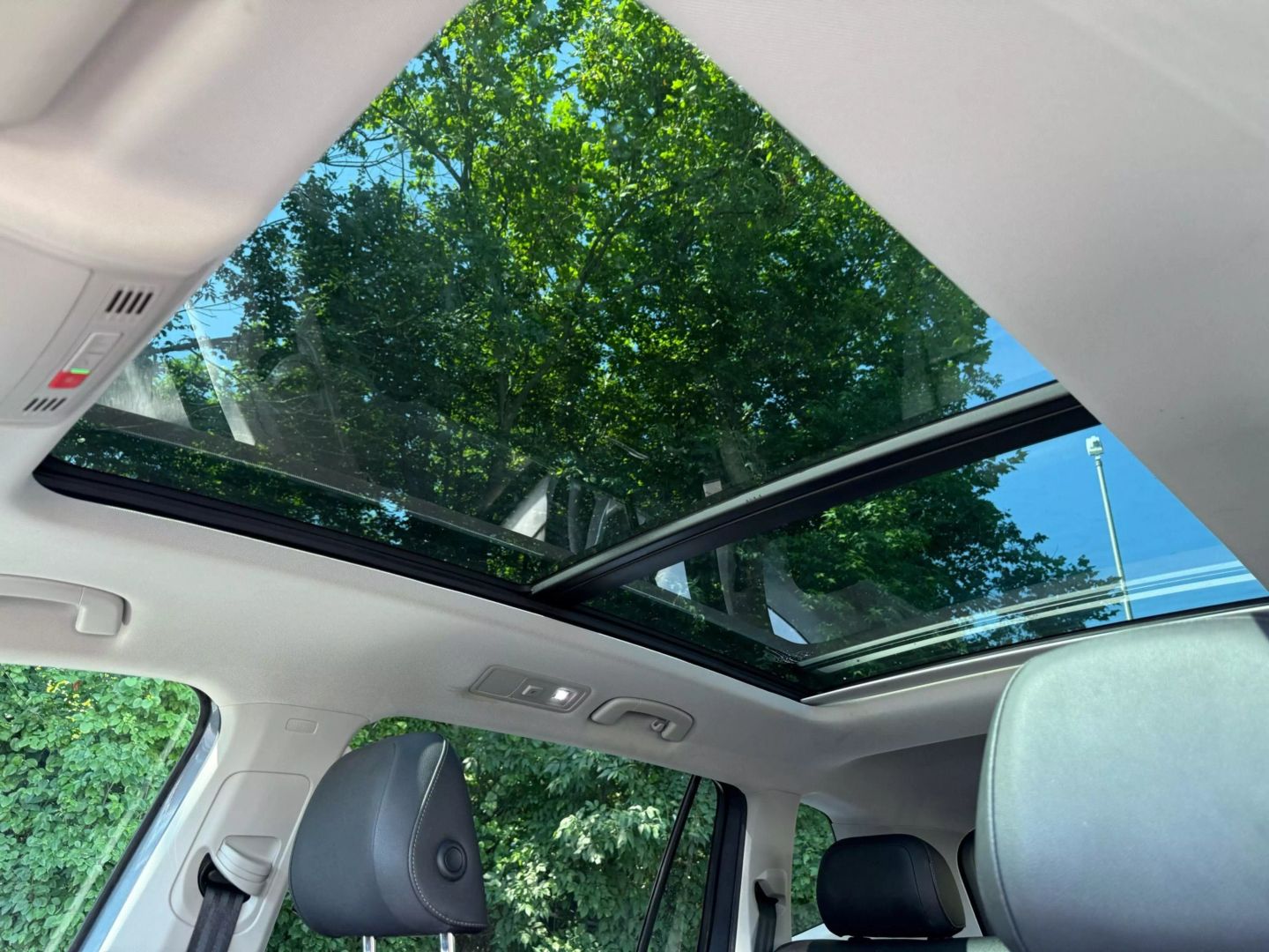2020 Volkswagen Tiguan - Image 39