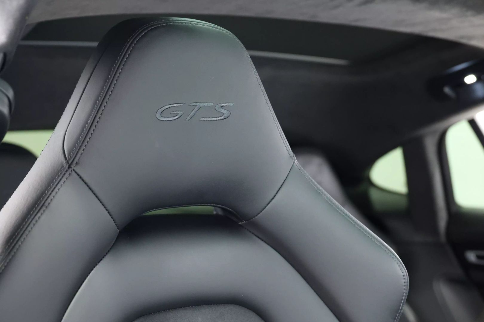 2020 Porsche Panamera - Image 99
