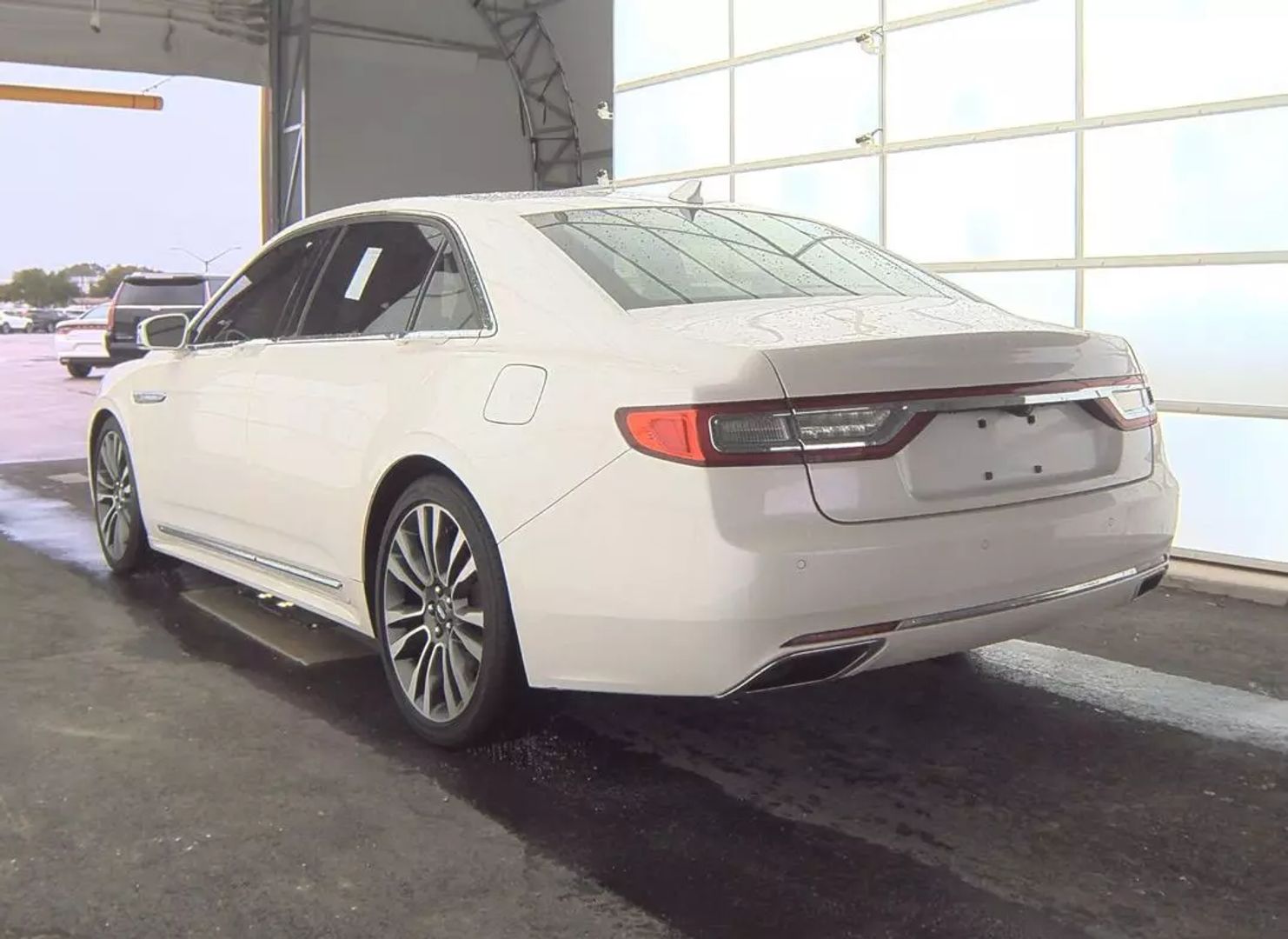 2018 Lincoln Continental - Image 18