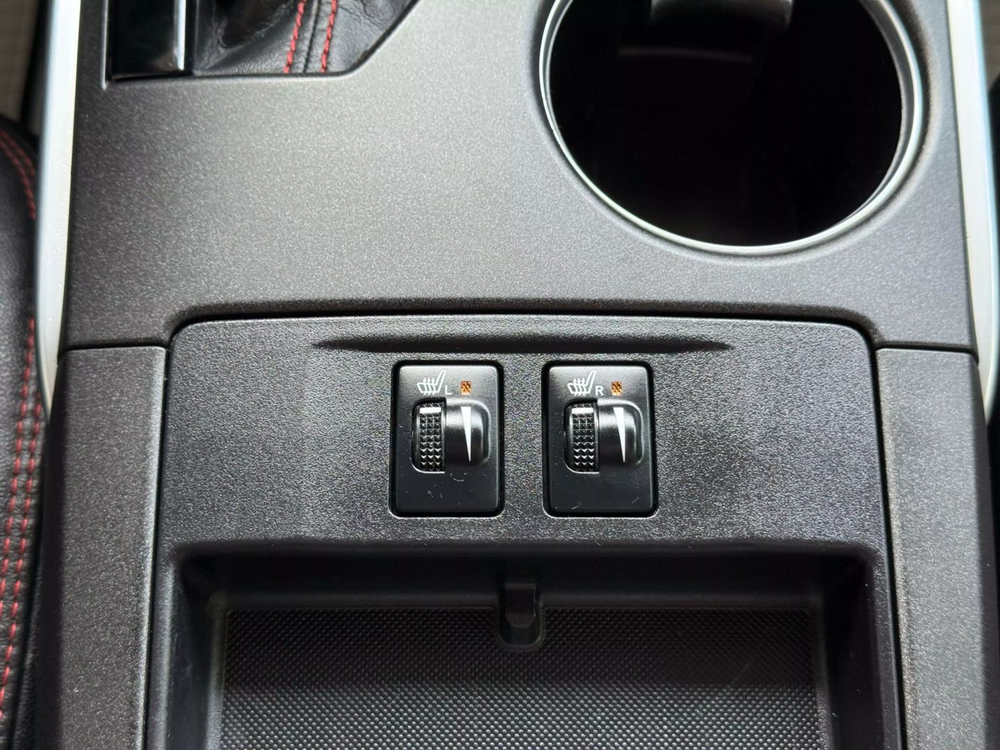 2015 Toyota Camry - Image 29
