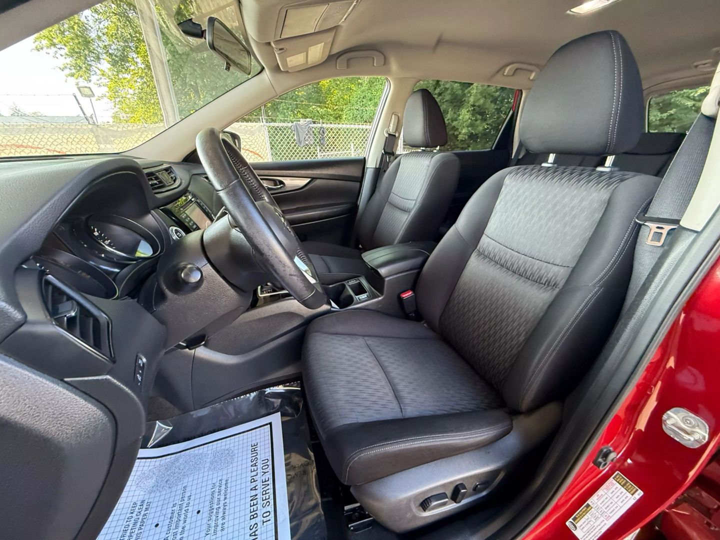 2017 Nissan Rogue - Image 16