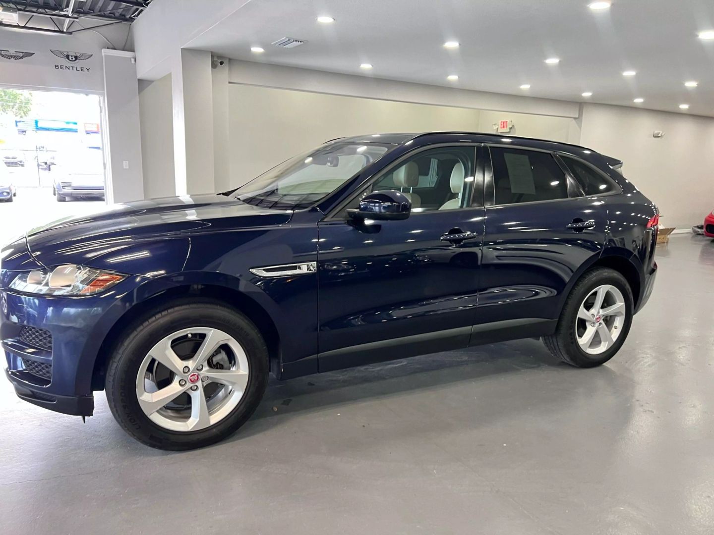 2018 Jaguar F-pace 25t Premium Sport Utility 4d - Image 3