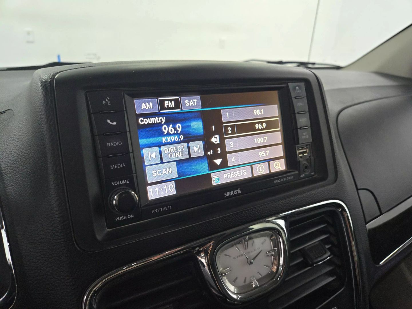 2015 Chrysler Town & Country - Image 22