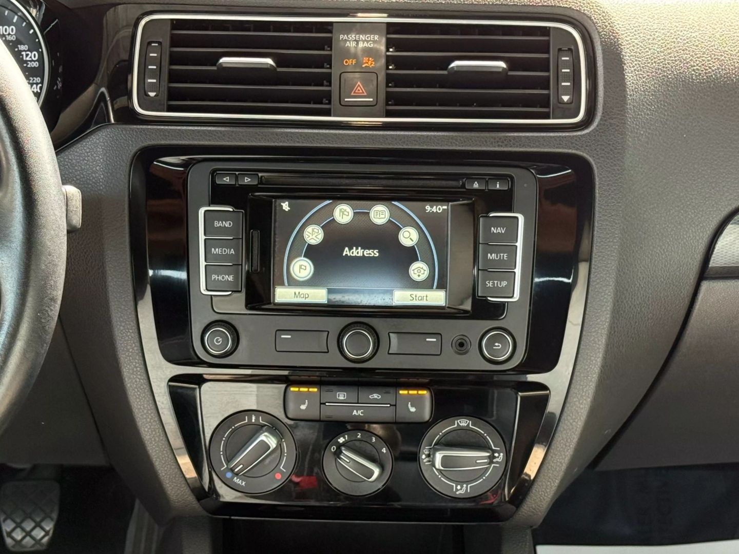 2015 Volkswagen Jetta - Image 28