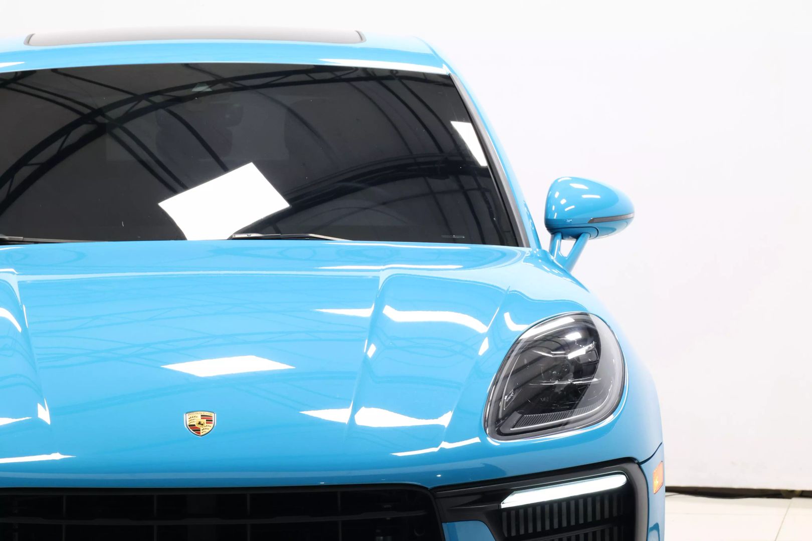 2022 Porsche Macan - Image 96