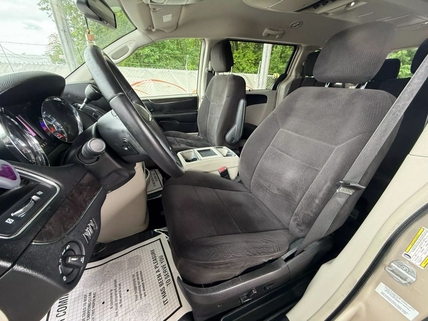 2013 Chrysler Town & Country - Image 16