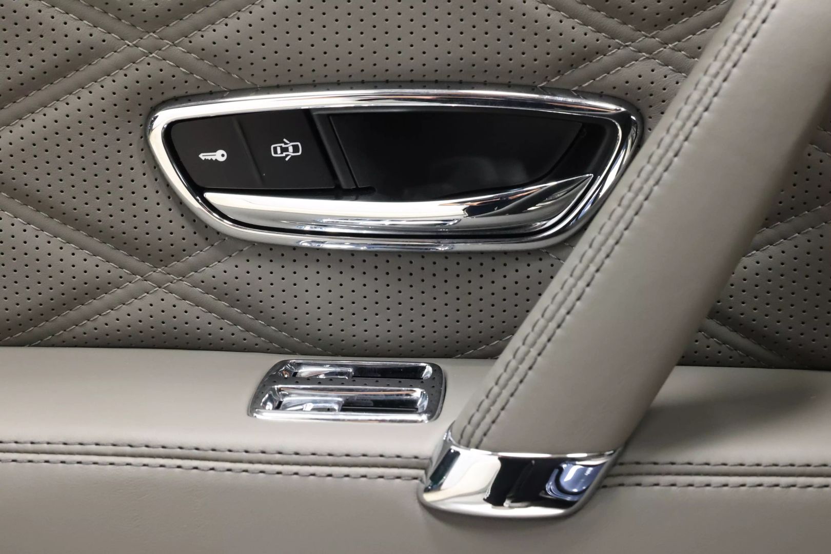 2016 Bentley Flying Spur - Image 46