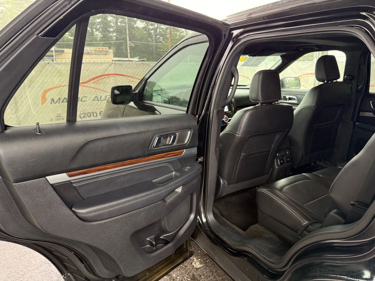2018 Ford Explorer - Image 17