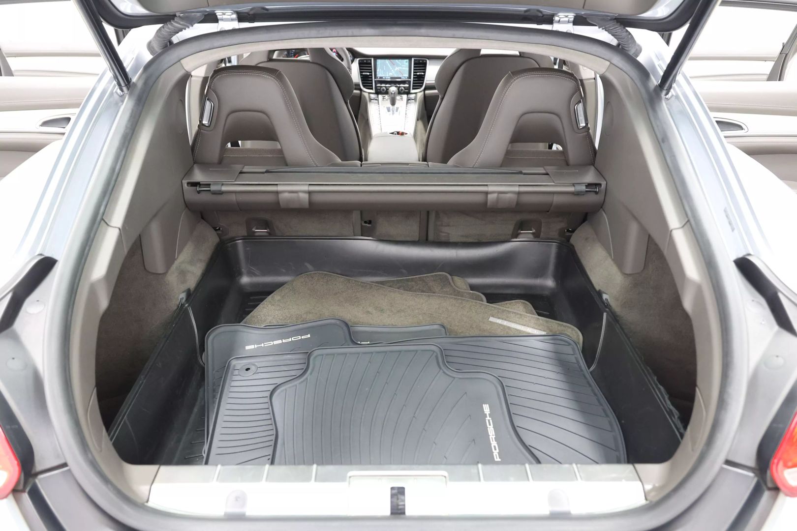 2014 Porsche Panamera - Image 74