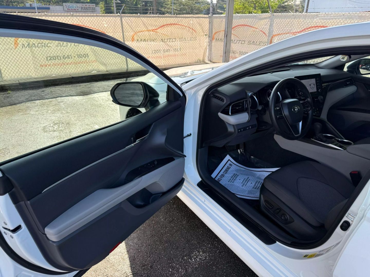 2022 Toyota Camry Hybrid - Image 14