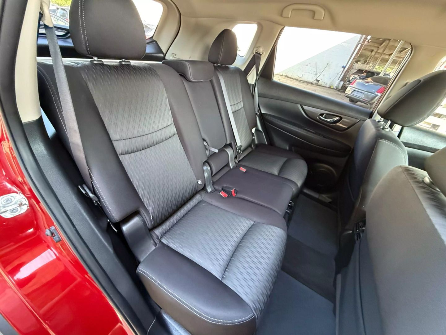 2017 Nissan Rogue - Image 23