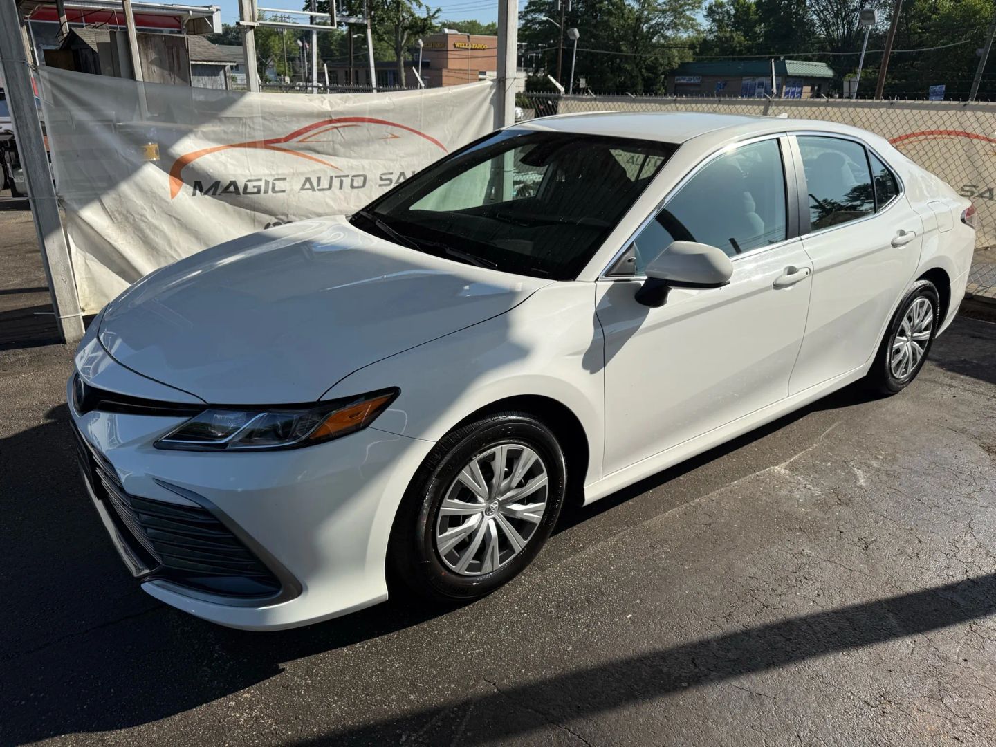 2022 Toyota Camry Hybrid - Image 8