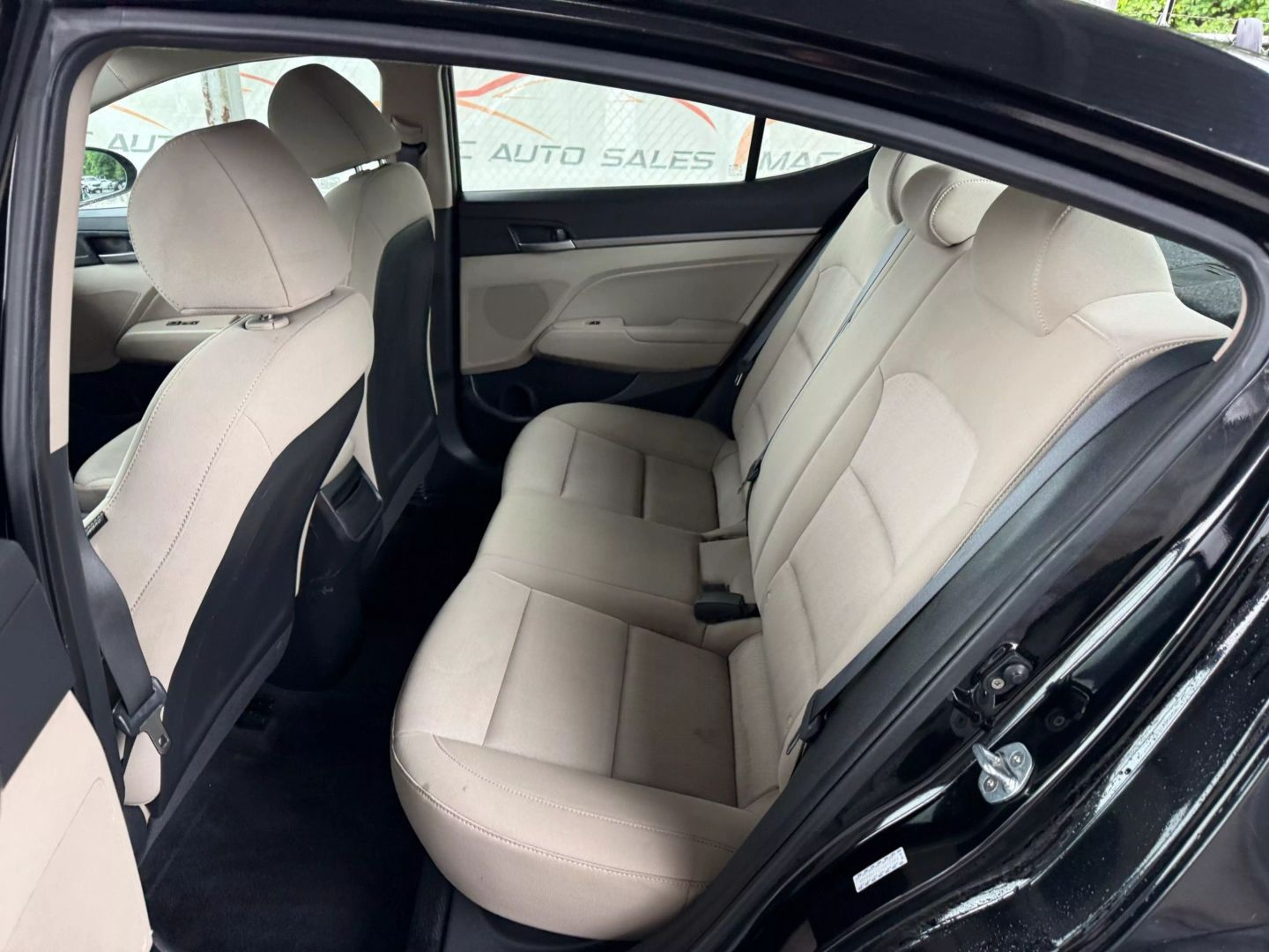 2018 Hyundai Elantra - Image 18