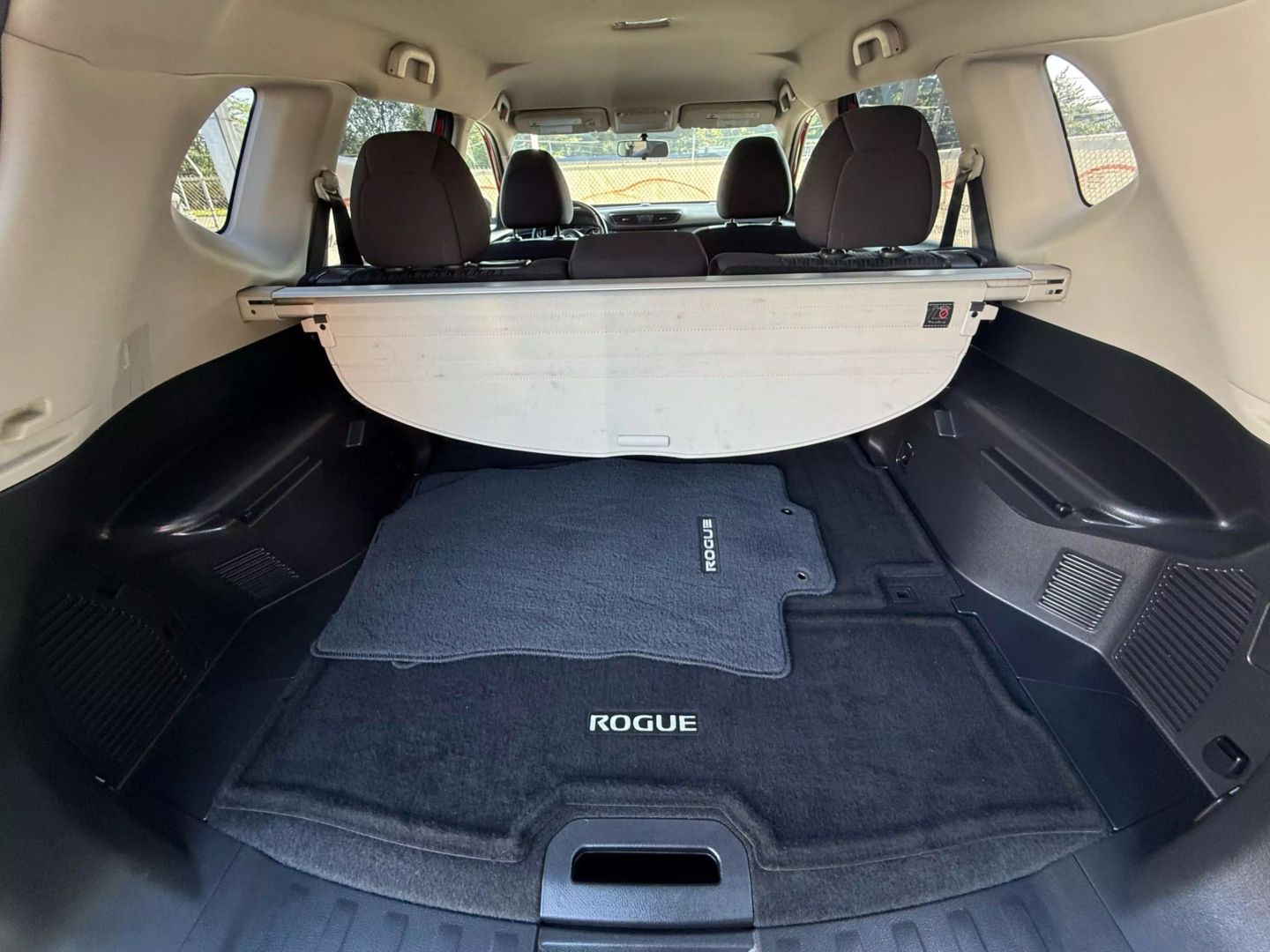 2017 Nissan Rogue - Image 20