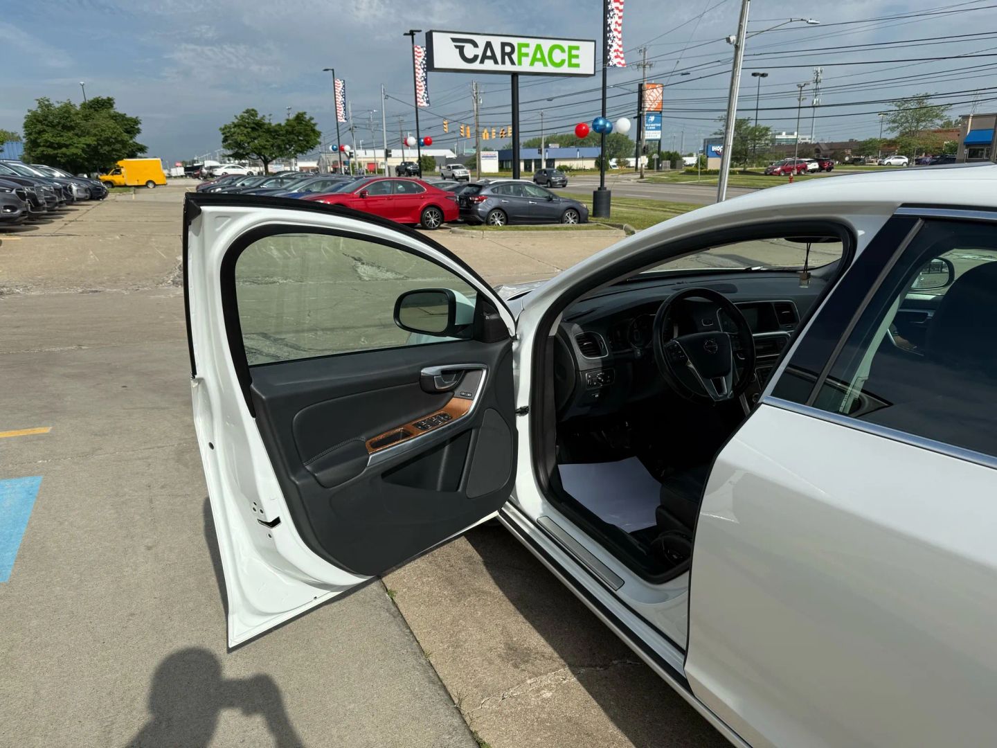 2016 Volvo S60 - Image 16