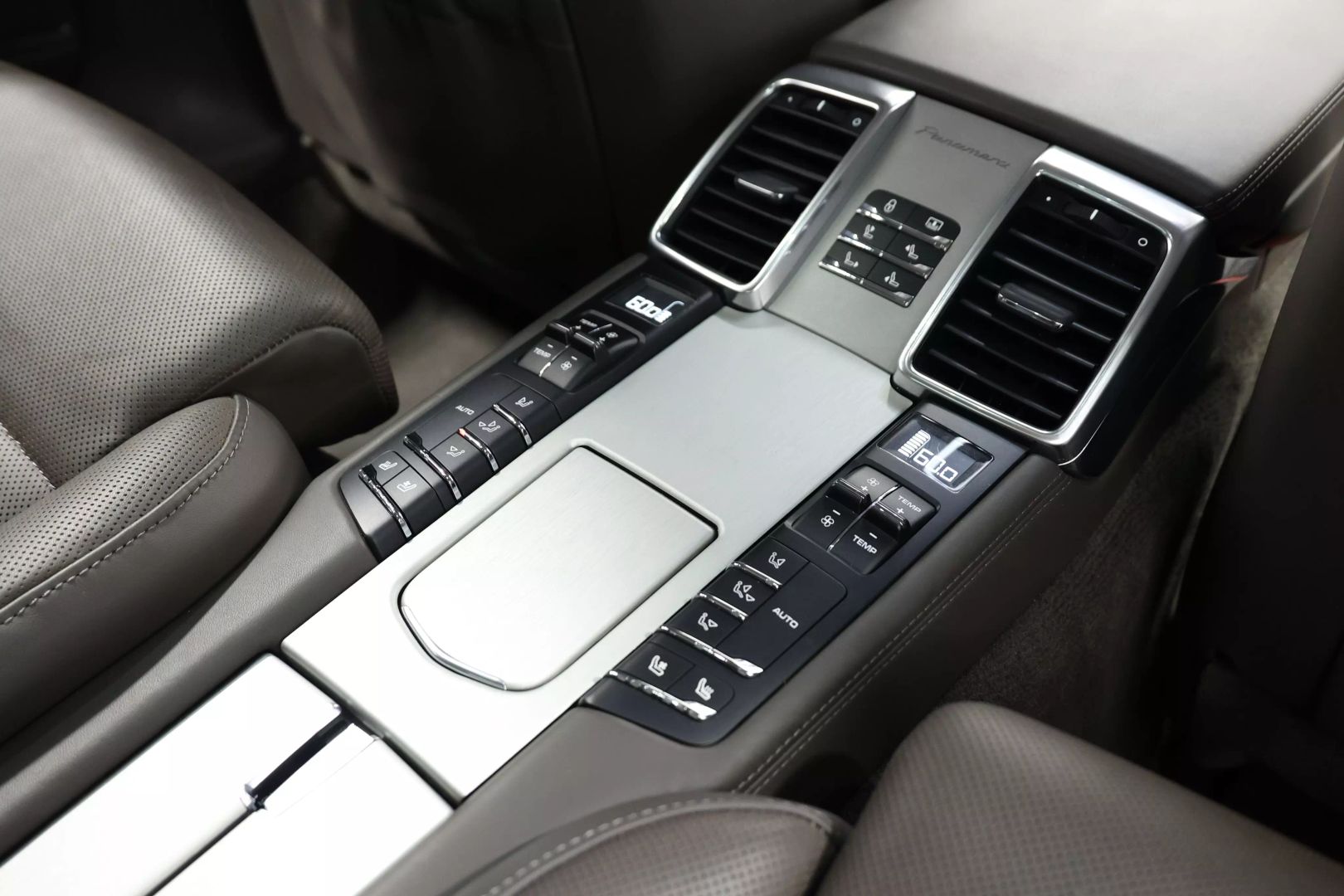 2014 Porsche Panamera - Image 92