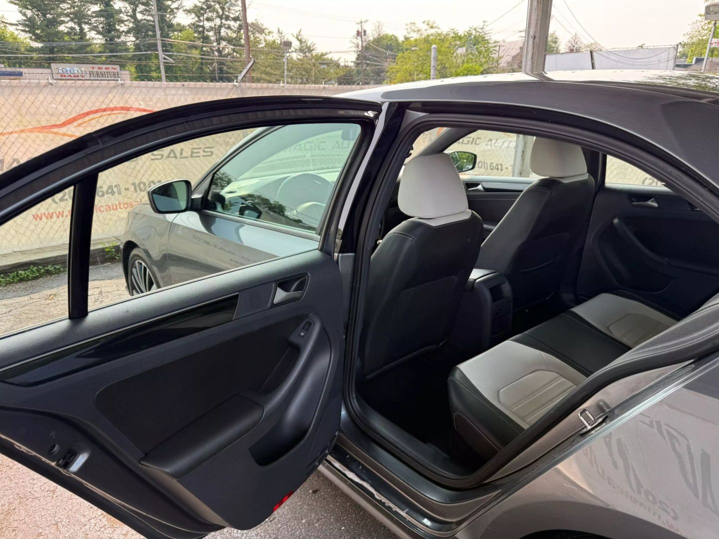 2015 Volkswagen Jetta - Image 17