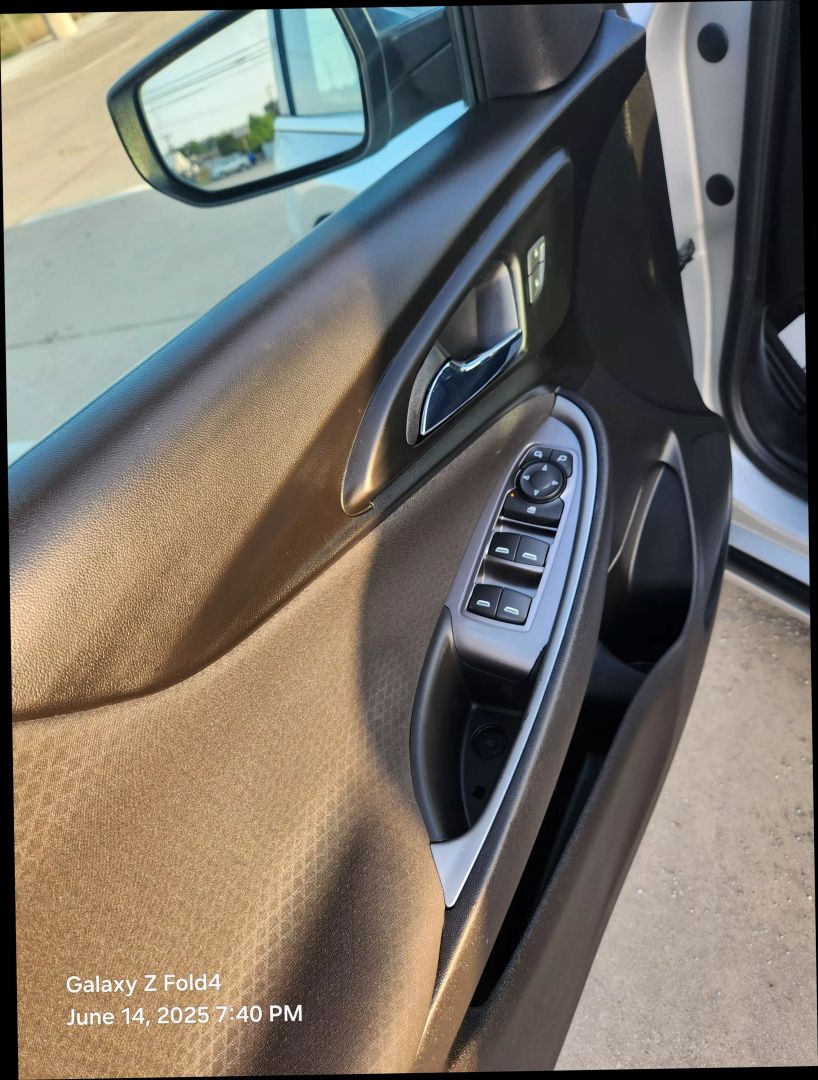 2020 Chevrolet Malibu - Image 17