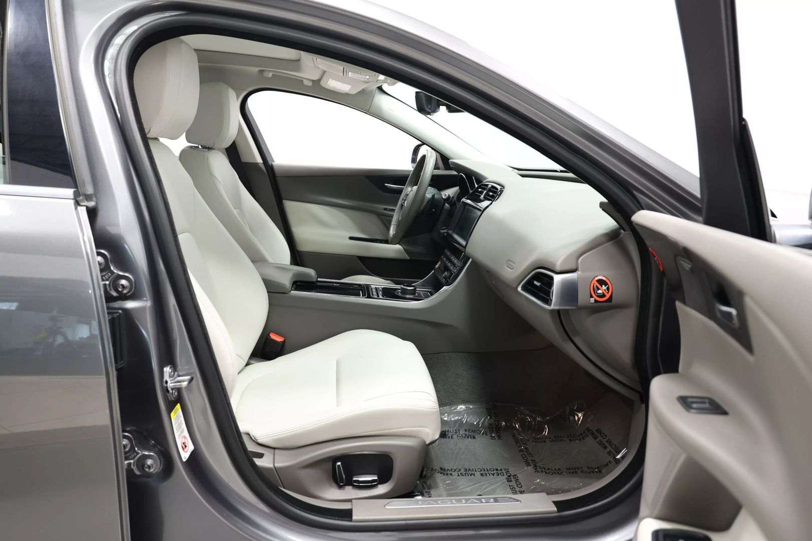 2019 Jaguar Xe - Image 83