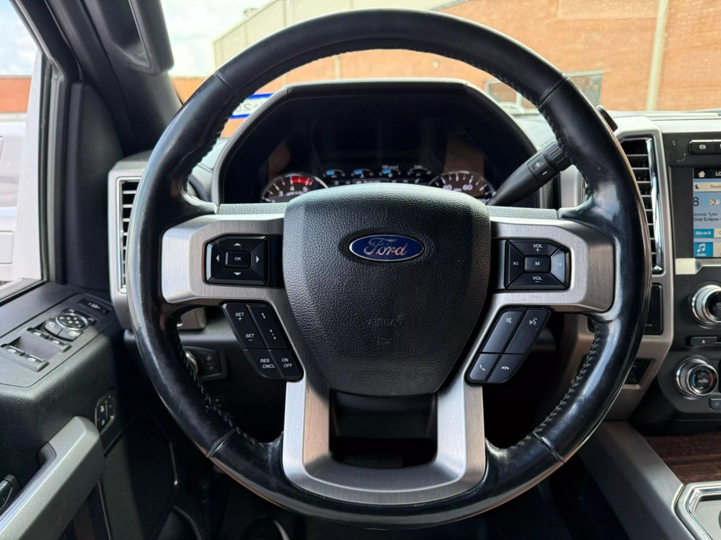 2017 Ford F250 Super Duty Crew Cab - Image 9