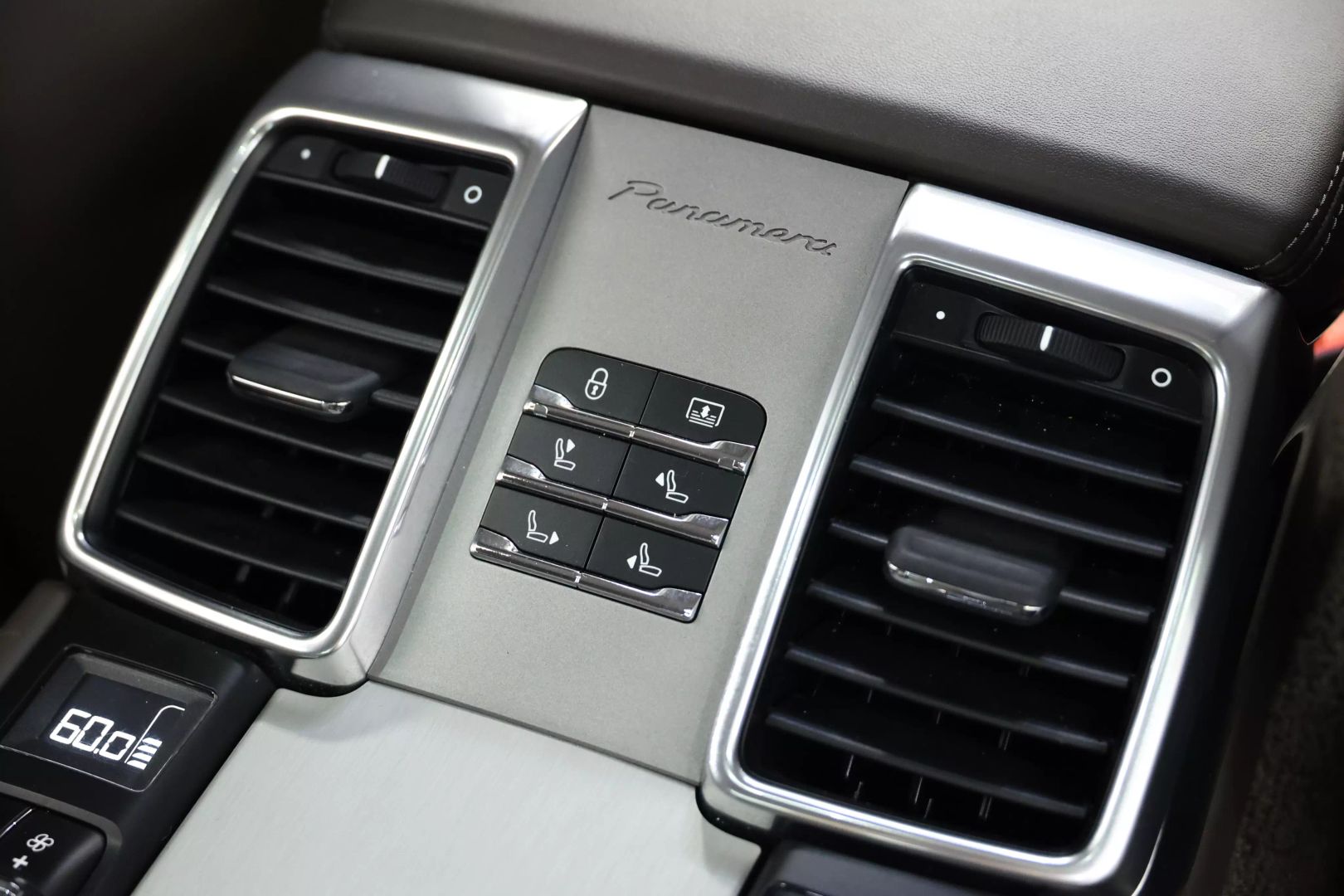 2014 Porsche Panamera - Image 93