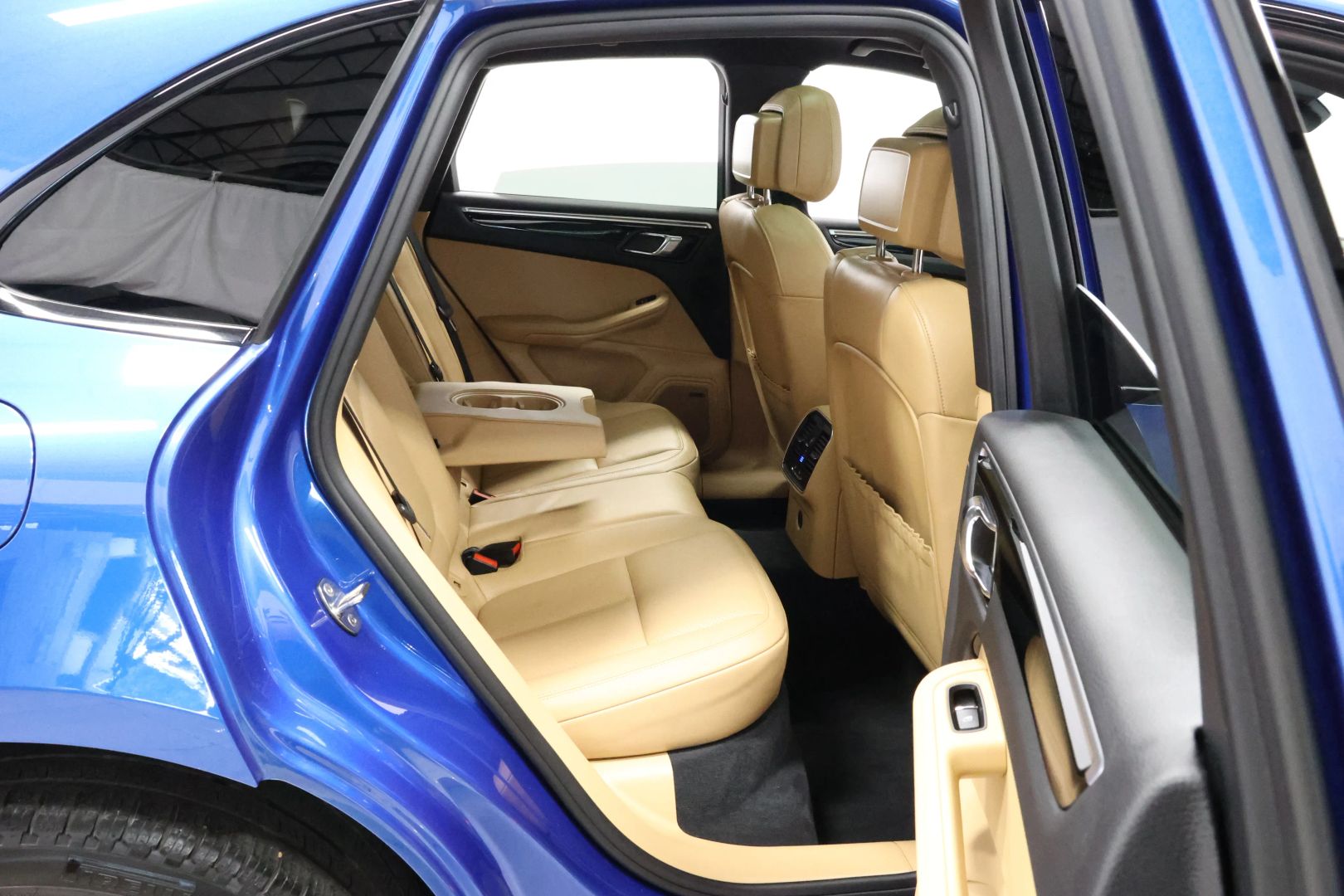 2017 Porsche Macan - Image 74