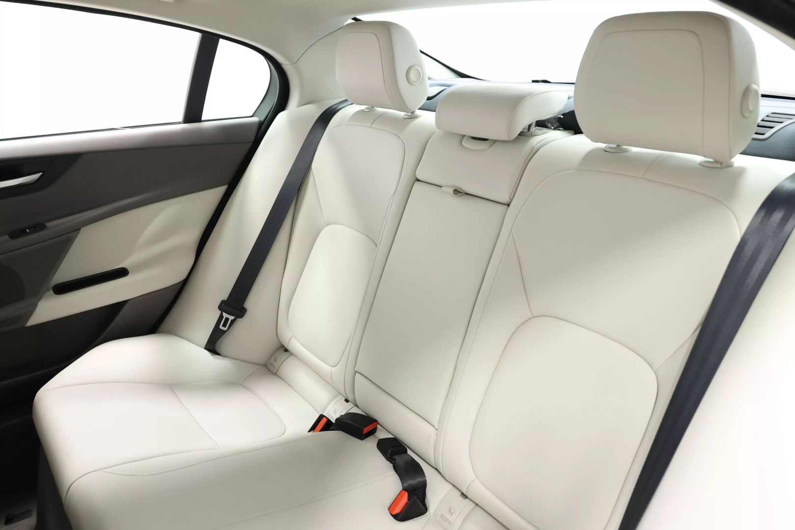 2019 Jaguar Xe - Image 52