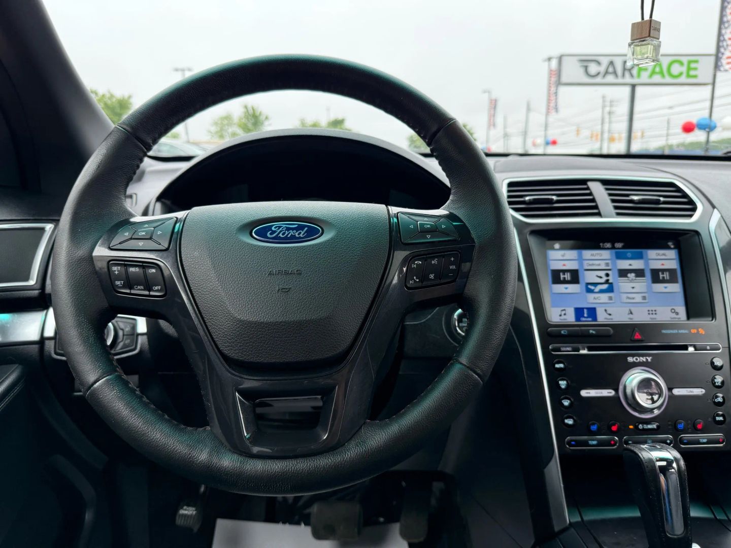 2017 Ford Explorer - Image 32